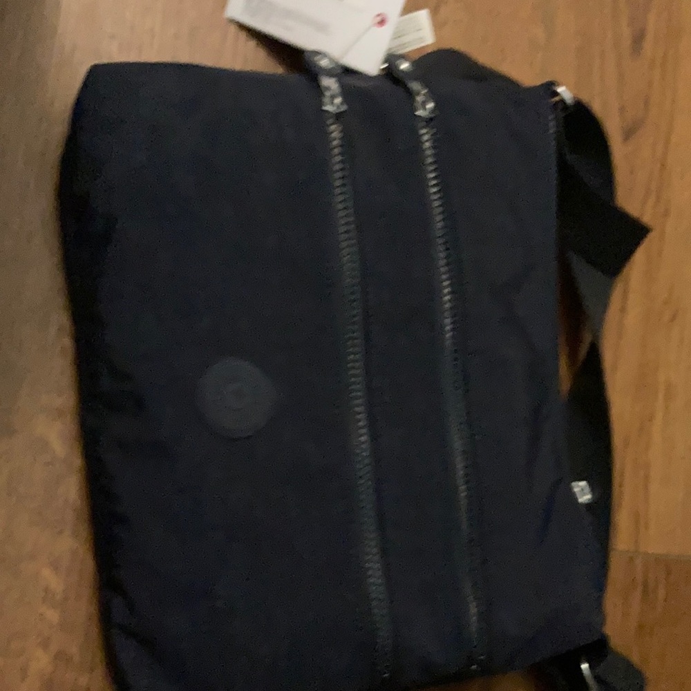 Kipling Alvar True navy regular size